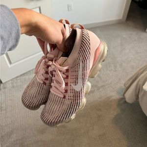 Women’s pink Nike tennis shoes